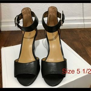 🦋Lovely Ankle Cuff Wedges🦋